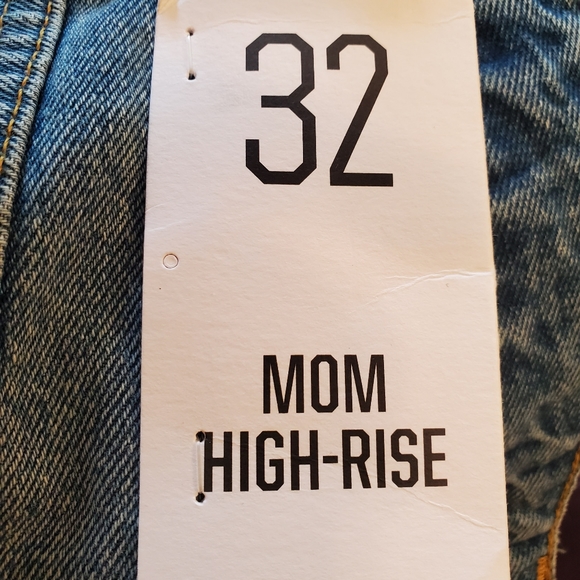 NWT BDG Urban Outfitters Mom High Rise Jeans, size 32 - Picture 10 of 16